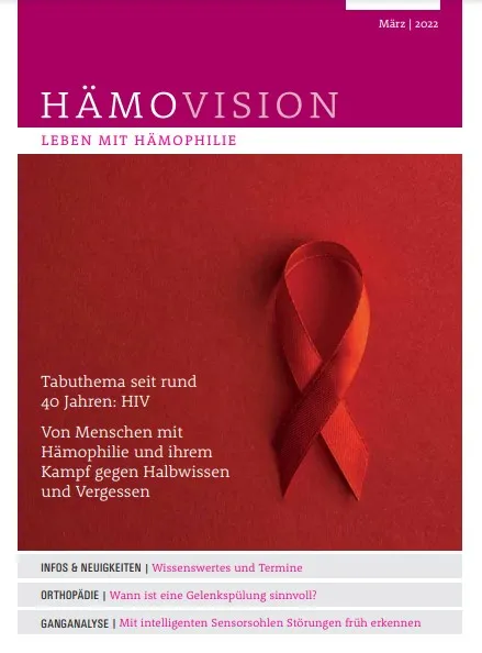 Titelseite der Zeitschrift HÄMOVISION vom März 2022 mit einer roten Aidsschleife, Schlagzeile „Tabuthema seit rund 40 Jahren: HIV – Von Menschen mit Hämophilie und ihrem Kampf gegen Halbwissen und Vergessen“